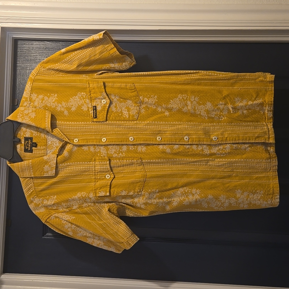 Wrangler Billabong Small Mustard Button up short sleeve shirt